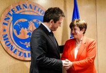 El FMI habilita el desembolso de US$ 5.300 millones y cambia la meta de reservas