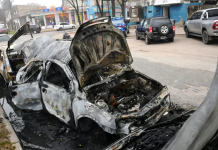 Rosario: delincuentes incendiaron tres autos que estaban en custodia frente a una subcomisaría
