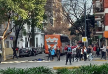 Tragedia en Palermo: un peatón murió atropellado por un micro cuando cruzaba la calle
