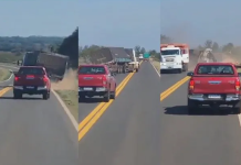 Peligro en Corrientes: un camión volcó en plena ruta tras zigzaguear varios kilómetros