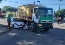Chepes: Accidente en pleno centro de la ciudad entre camión y automóvil