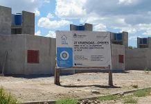 Chepes: Obreros que construyen nuevas viviendas preocupados por demora en el pago de sueldos