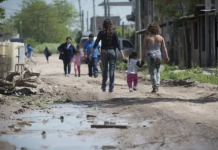 La pobreza llegó a casi un 45% en el tercer trimestre de 2023