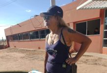 Chepes: Cansada de no tener respuesta, se encadenó en el Municipio