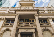 El Banco Central bajó otros 10 puntos la tasa de interés de referencia para los plazos fijos