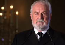 Murió Bernard Hill, el icónico actor de “El Señor de los Anillos” y “Titanic”