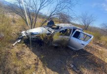 Chepes: Conductor sufrió fracturas tras volcar su automóvil