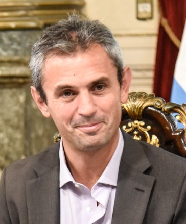 Menem_Chinos2_(cropped)