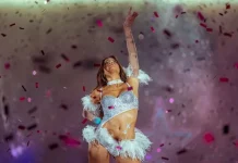 Emilia Mernes brilló en Vélez: looks estilo 2000 y Tini Stoessel como gran invitada