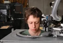 El robot que corta el pelo como los mejores peluqueros: el video