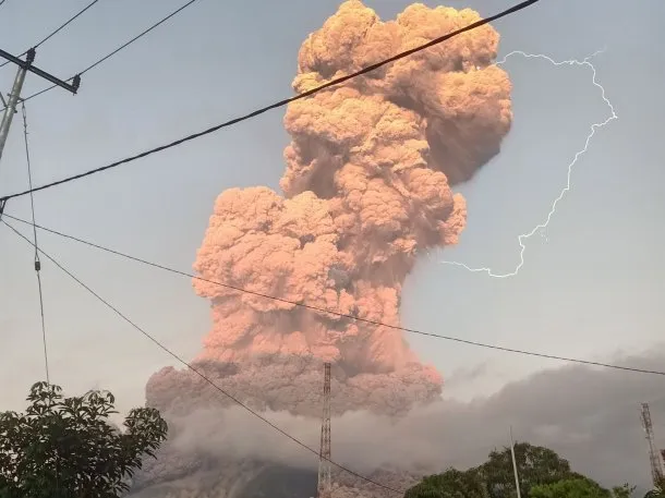 volcan-lewotobi-laki-laki-indonesia