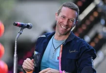 La pareja viral del recital de Coldplay ahora tiene videojuego y hasta canción propia