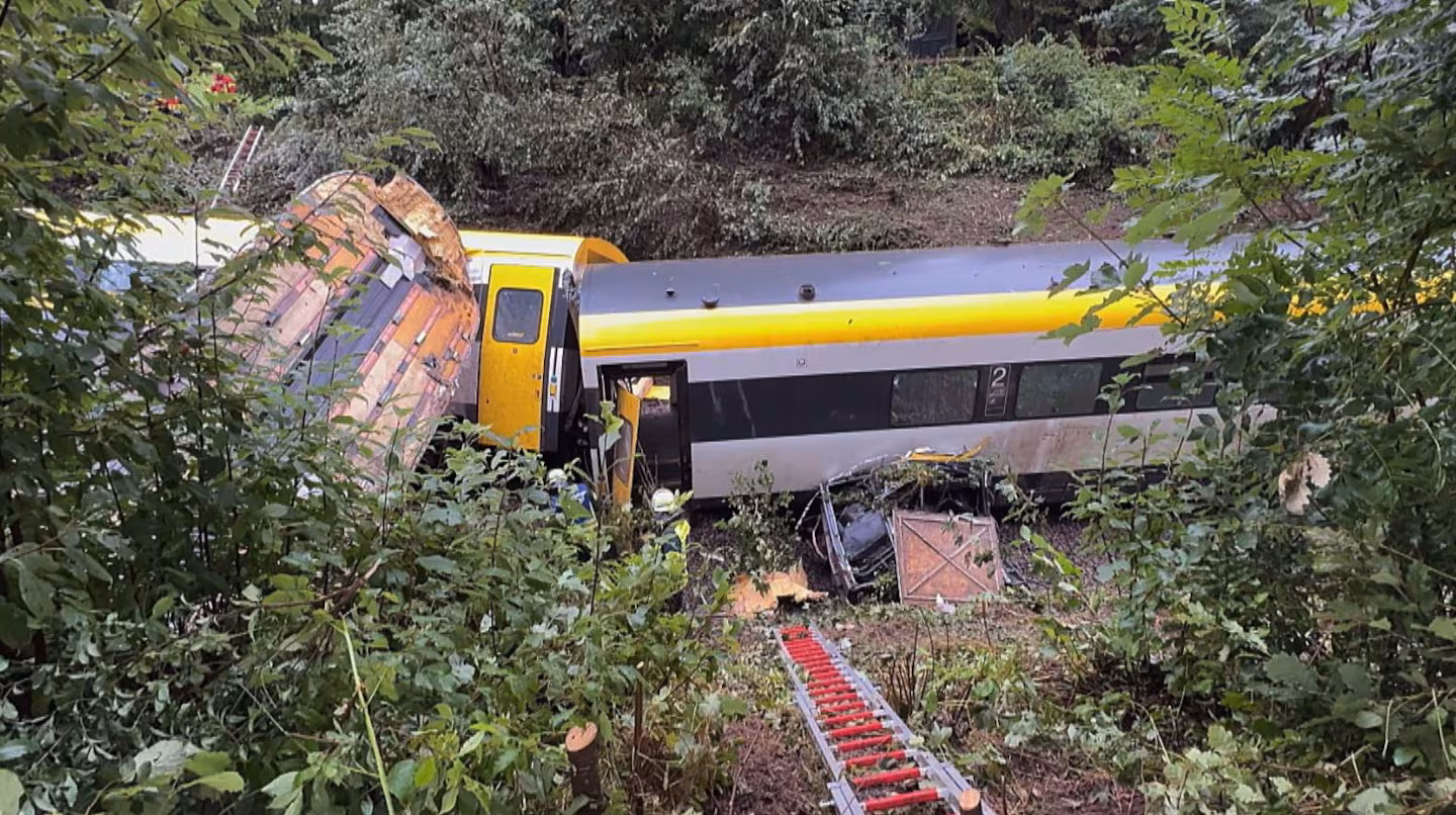 descarrilo-un-tren-en-alemania-hay-varios-muertos-foto-efe-YZBDFXQ6HRCFNK2SWN7TFU4JAY