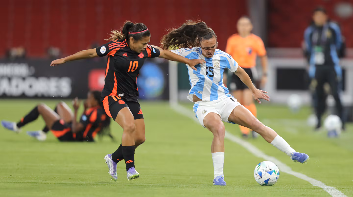 la-seleccion-argentina-se-enfrenta-a-colombia-por-las-semifinales-de-la-copa-america-femenina-foto-efe-2Z6VZUWD45FOXDYDW764DG5WZE