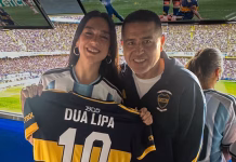 Dua Lipa contó cómo vivió el Superclásico, elogió a la Bombonera y se sacó una foto con Riquelme