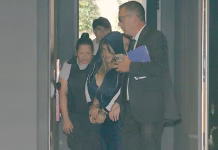 Encapuchada y esposada: así trasladaron a Morena Rial a los tribunales para confirmar el arresto domiciliario