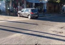 Capital: Se olvidó de poner el freno de mano y el auto cruzó la calle
