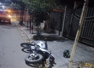 Capital: Motociclista sufrió grave traumatismo de cráneo tras chocar contra un poste