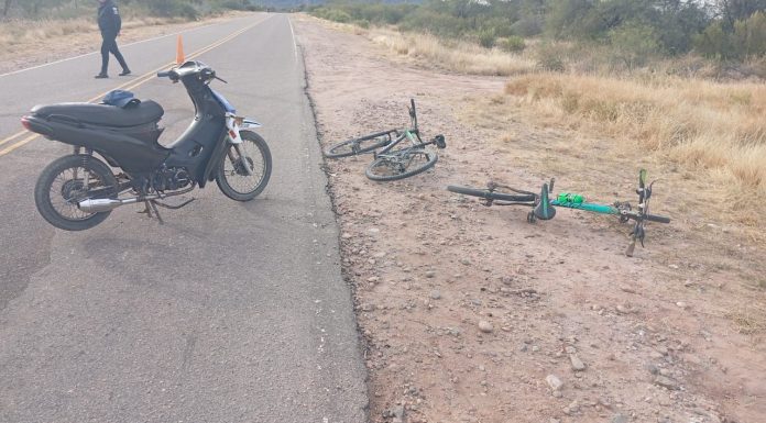 Chepes: motociclista chocó contra tres ciclistas y dejó varios heridos