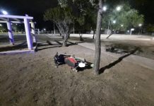 Capital: Motociclista perdió el control y terminó sobre una plazoleta: fue hospitalizado