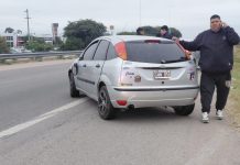 Capital: Una camioneta chocó a un auto y escapó: el conductor salvó su vida de milagro