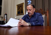 Capital: Quintela firmó un DNU para proteger a las familias riojanas frente al endeudamiento y la usura