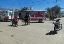 Capital: Dos motocicletas chocaron en el barrio Vargas y una mujer fue trasladada al hospital