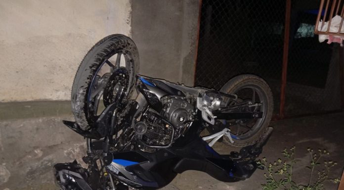 Ulapes: Un joven resultó herido tras un fuerte choque entre una moto y un auto