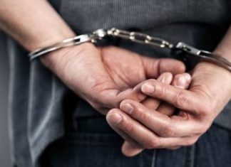 Chepes: Un efectivo policial quedó detenido tras protagonizar un accidente
