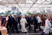 El Vaticano informó que el papa León XIV fue operado con éxito del nódulo en un pulmón y se recupera en su habitación