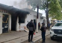 Capital: Incendio en una vivienda abandonada que linda con un hogar para adultos mayores