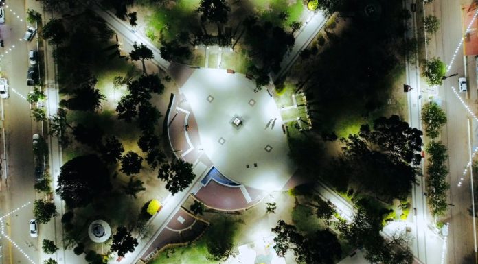 Ulapes: La Plaza Central Virgen del Rosario estrena iluminación y cobra nueva vida